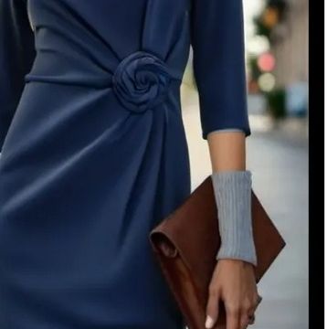 abito blu con rosa 02