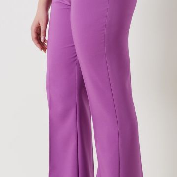 Pantalone Curvy Mid Flared in Tessuto Tecnico Stretch 1