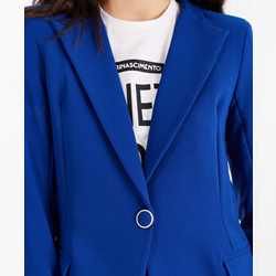 Giacca tessuto fluido color Blue Klein dettaglio