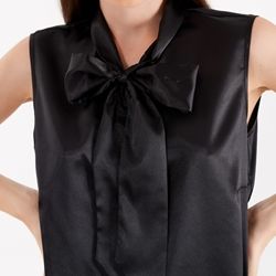 Top in satin color nero dettaglio