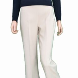 Pantaloni a vita alta, modello mid flared, realizzati in tessuto tecnico con almeno il 25% di poliestere riciclato. I pantaloni hanno la piega frontale ed una larghezza al fondo di 27 cm. Fascia in vita di 4 cm. Chiusura laterale tramite zip laterale, nascosta. Abbina i pantaloni alla giacca nel medesimo tessuto.
Il capo è interamente made in Italy.
La modella è alta 1,73 m ed indossa la taglia S.
