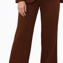 Il pantalone da solo prezzo vendita 45 euro - si può acquistare anche solo la giacca al prezzo di vendita 80 euro - IN OFFERTA COMPLETO (GIACCA PIU' PANTALONE) 100 euro (anziché 125 euro ) con un risparmio di 25 euro